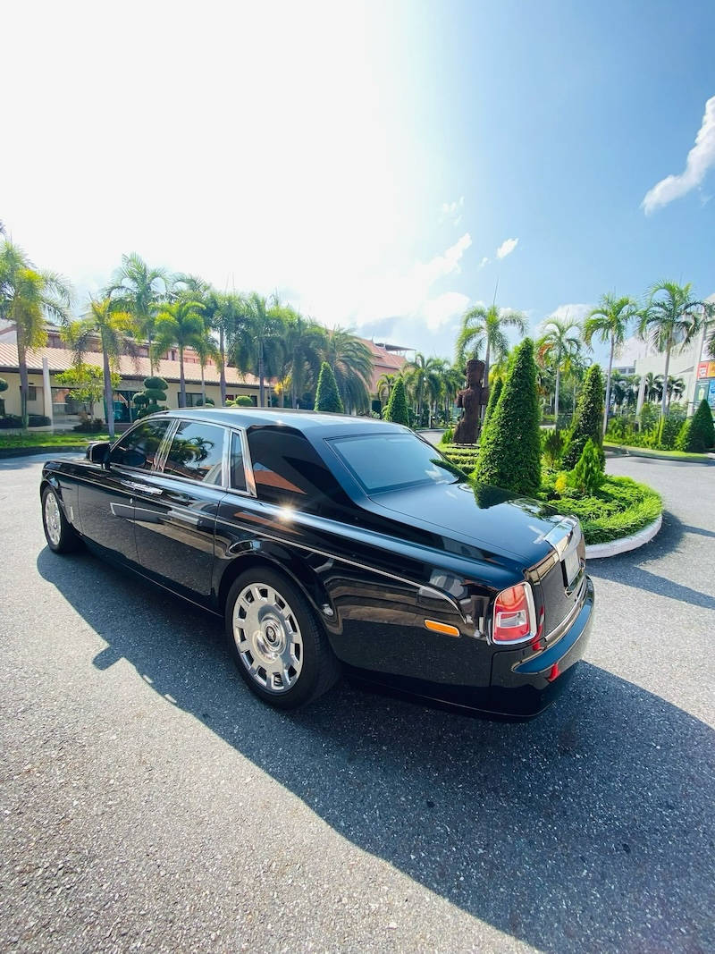 Rolls Royce luxury transport in front of Thai Garden Resort hotel