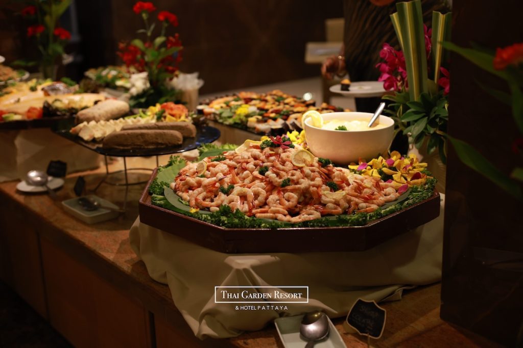 Delicious buffet spread at Thai Garden Resort Pattaya New Year’s Eve 2024, featuring over 60 dishes.